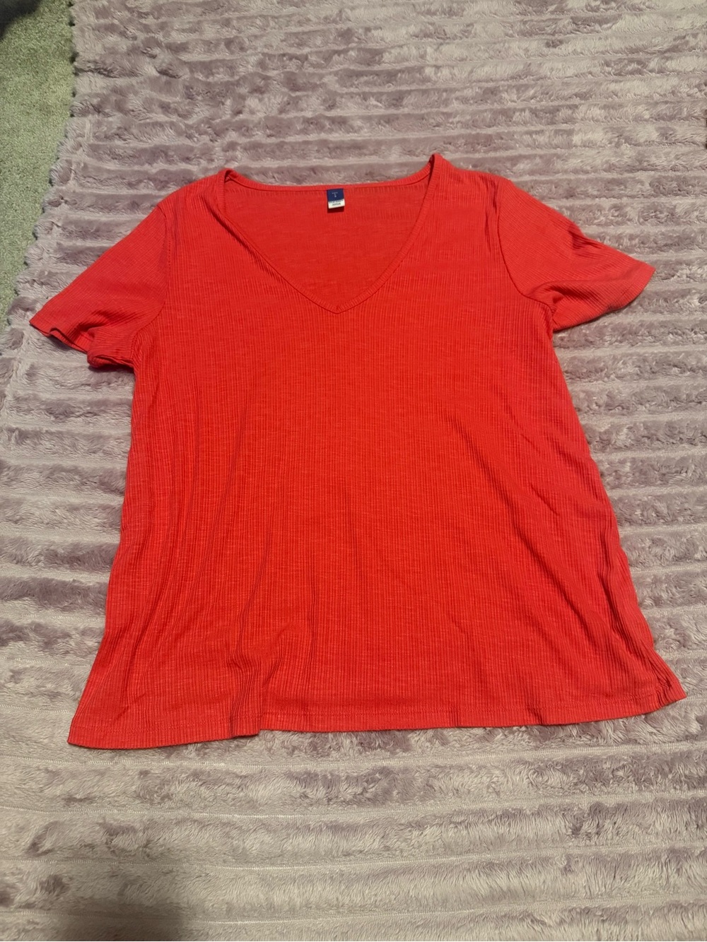 Old Navy V‑Neck Short Sleeve Tee